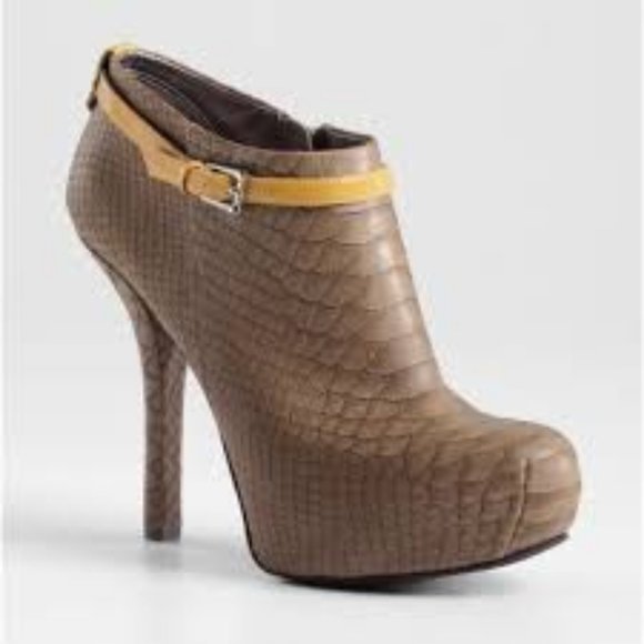 Meet your Posher, Courtney. - Picture 4 of 8